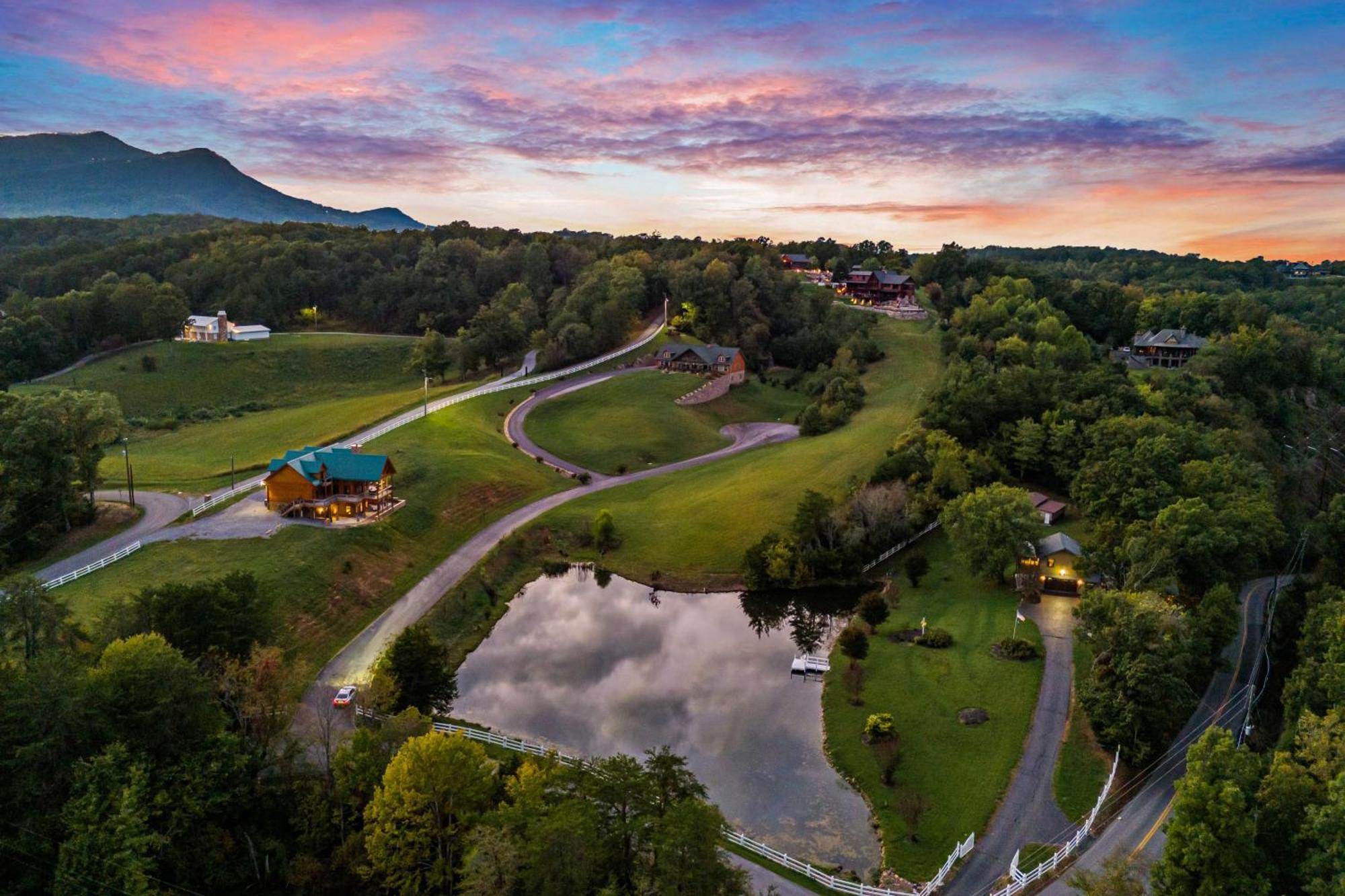 Haven On The Pond Villa Pigeon Forge Exteriör bild